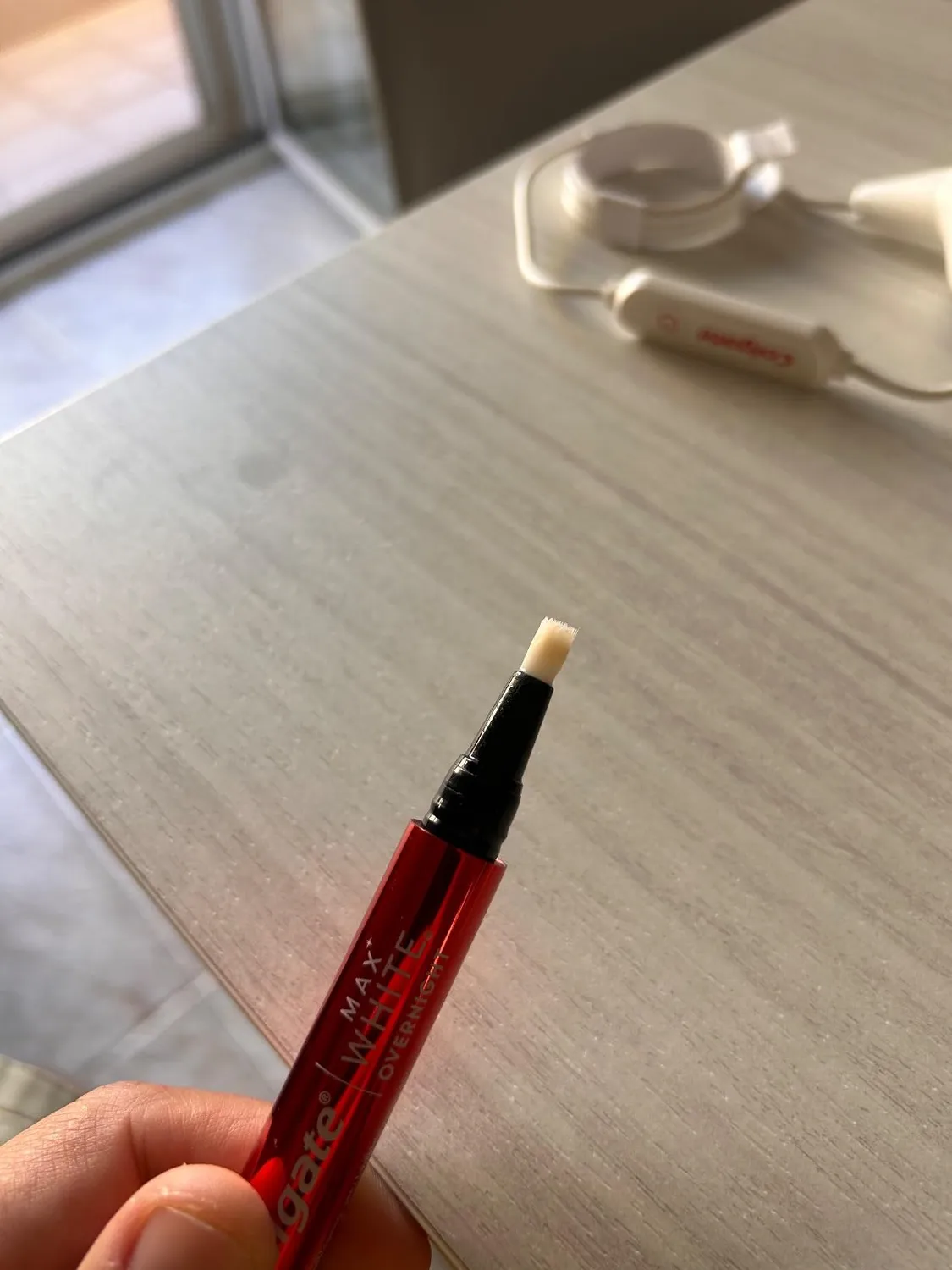 Colgate Max White Ultimate kit blanchiment LED à domicile sérum