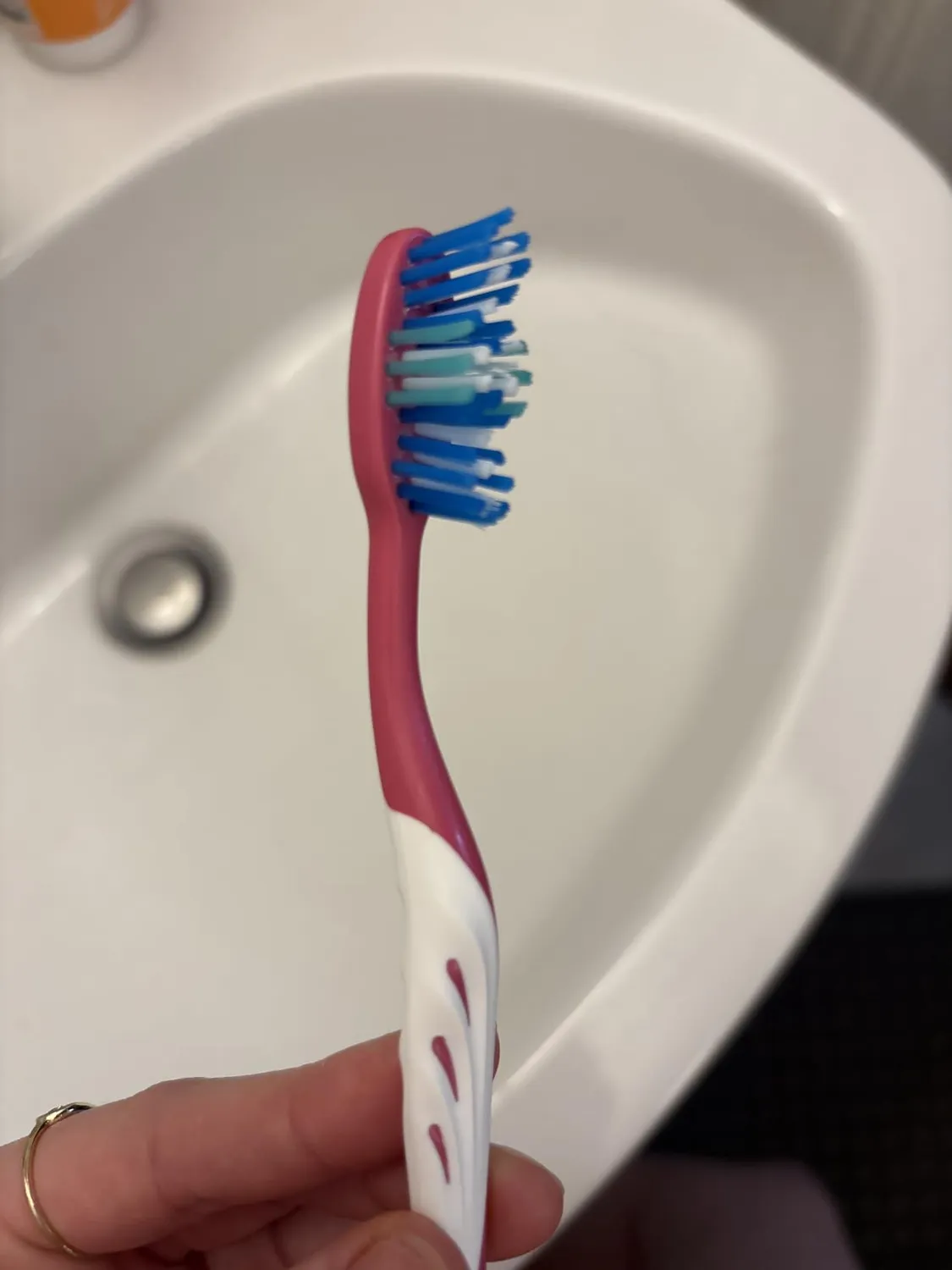 Colgate Extra Clean Multi Action brosse à dents lot de 4 souple