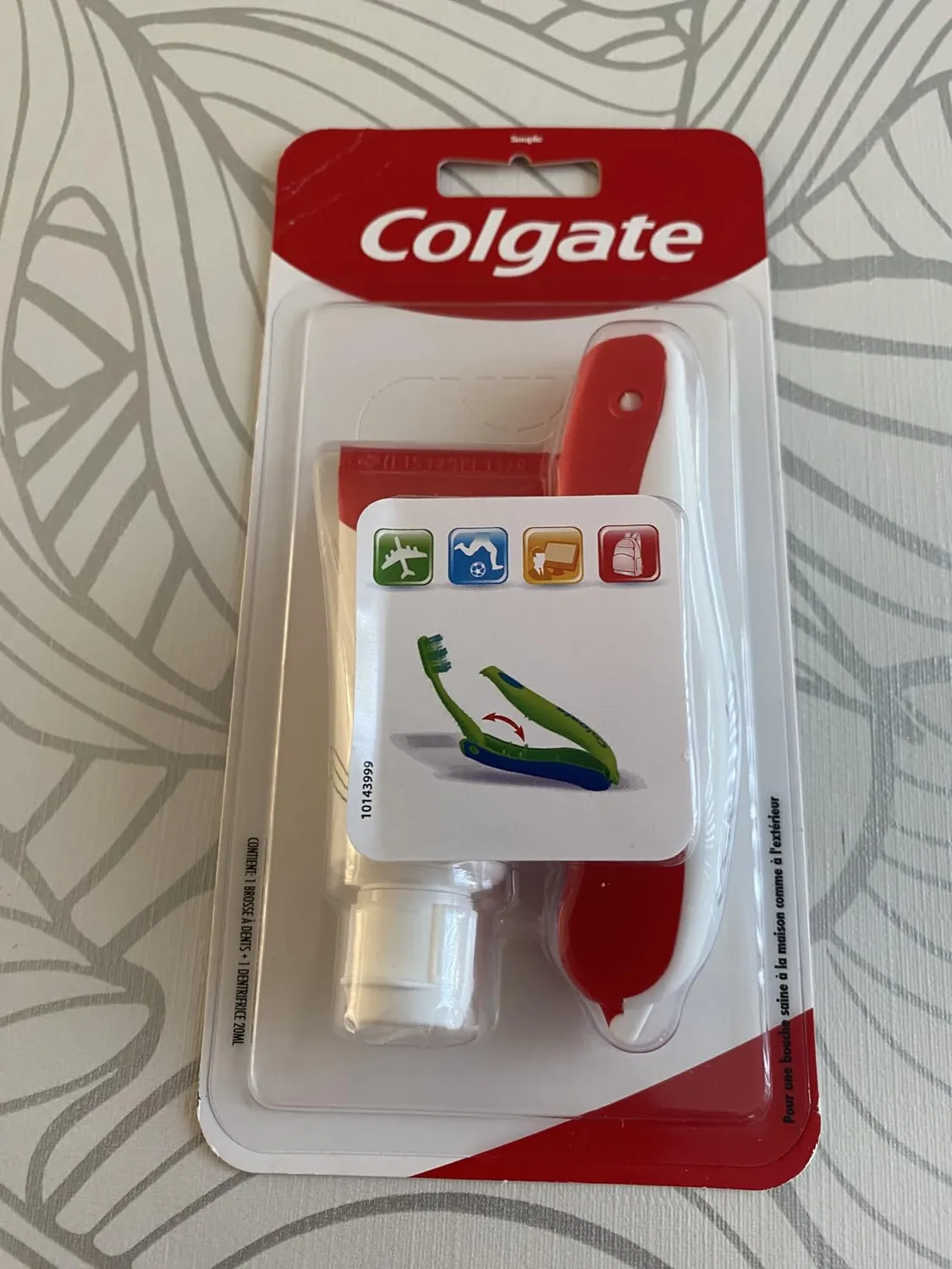 Colgate Max Fresh Medium kit de voyage 20 ml brosse pliable