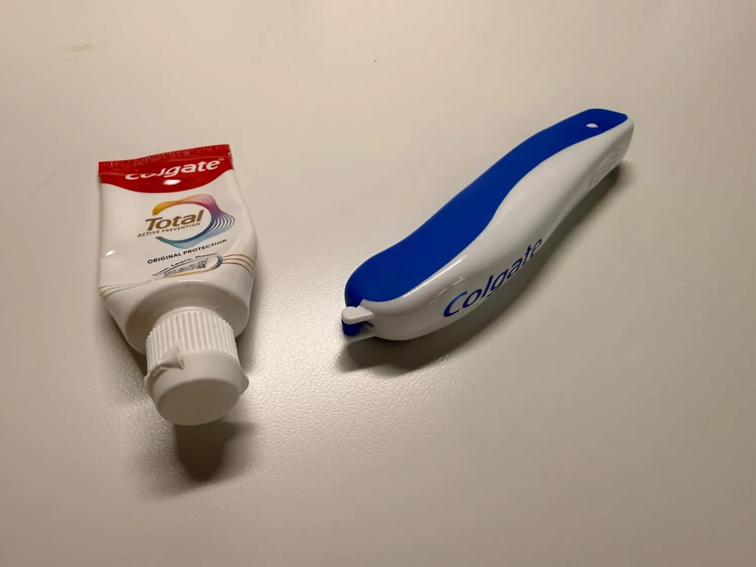 Colgate Max Fresh Medium kit de voyage 20 ml brosse pliable