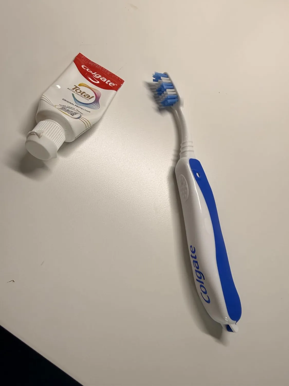 Colgate Max Fresh Medium kit de voyage 20 ml brosse pliable